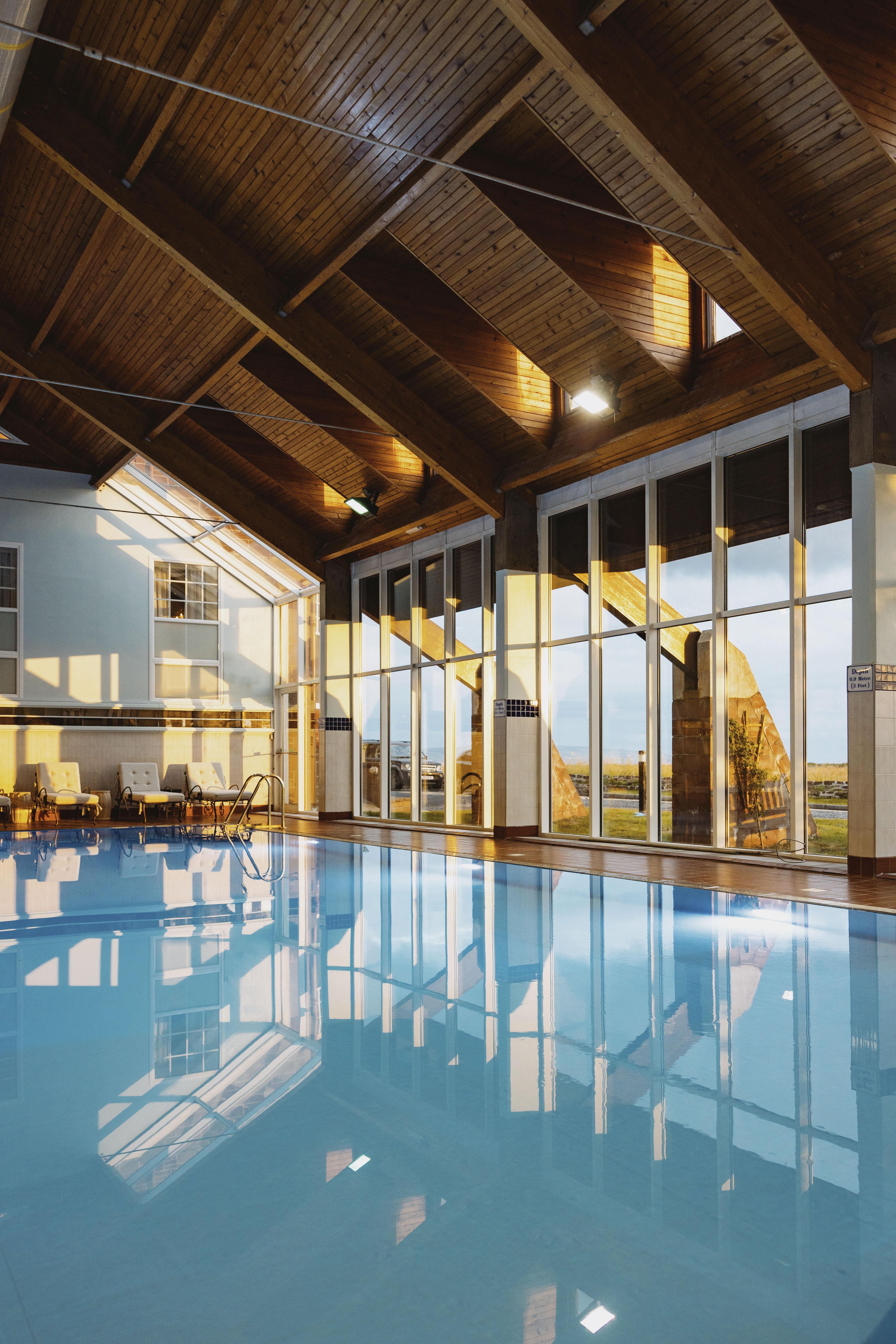 Marine Troon Hotell Exteriör bild The swimming pool at the hotel