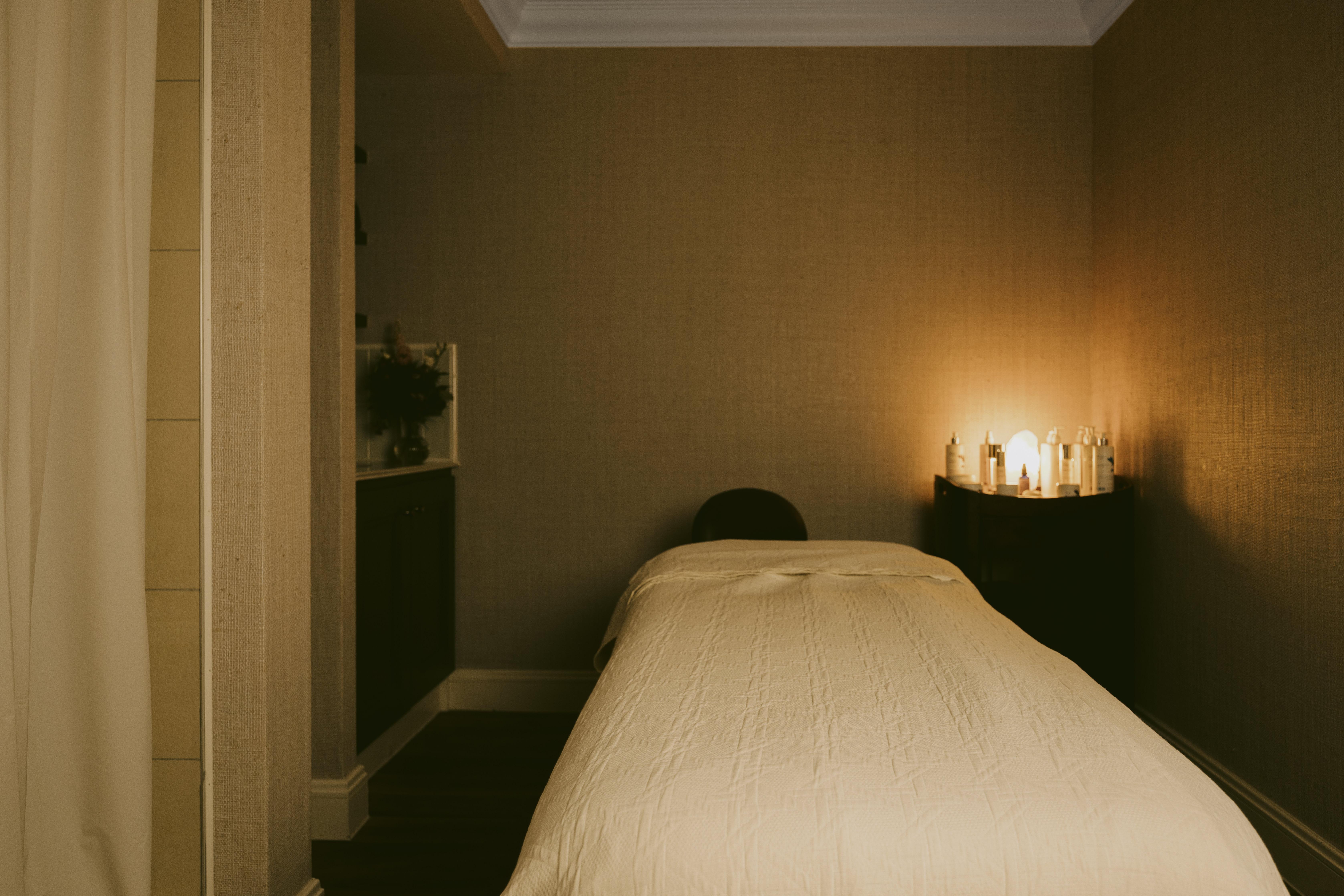 Marine Troon Hotell Exteriör bild A massage table