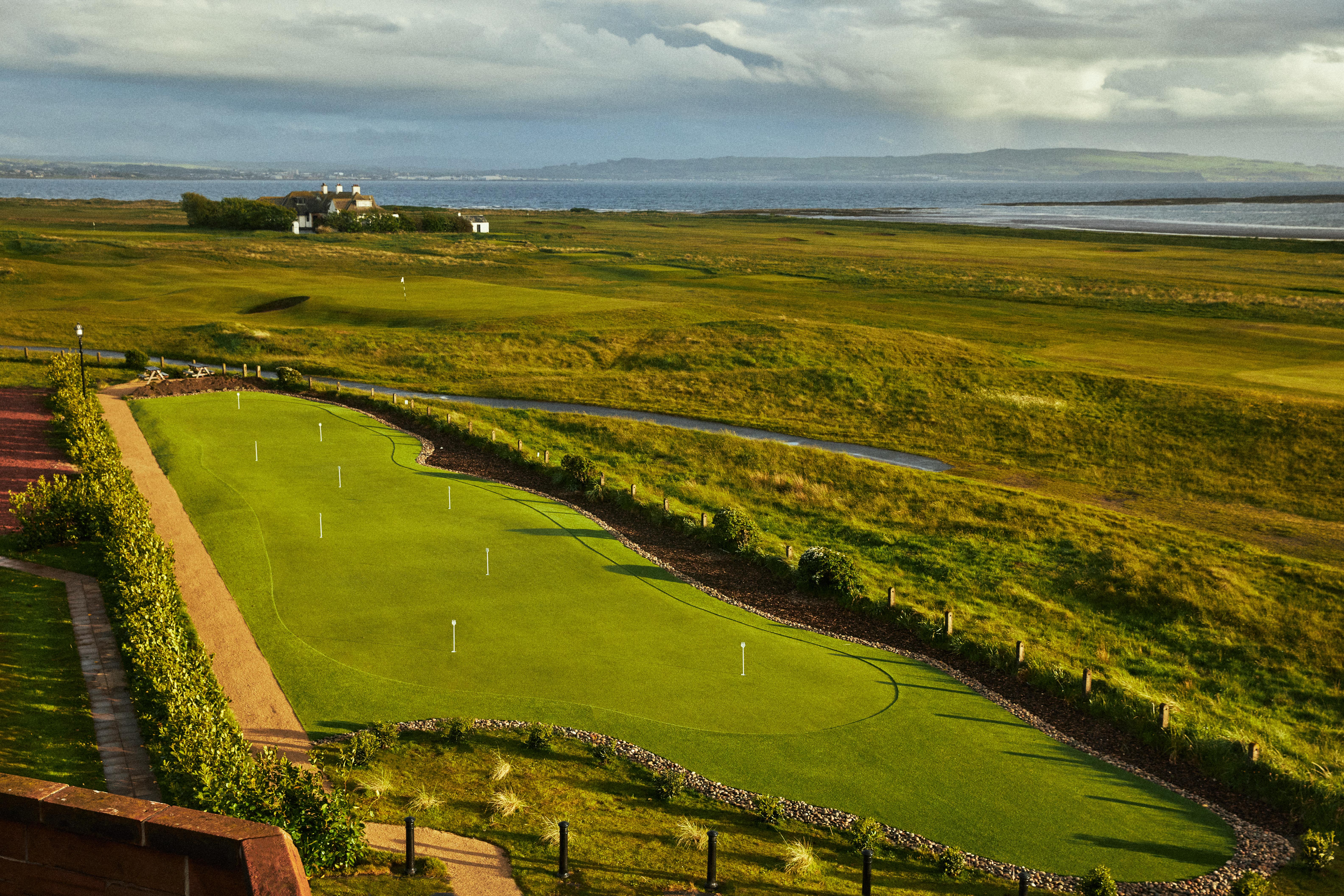 Marine Troon Hotell Exteriör bild The 18th hole at the Old Head
